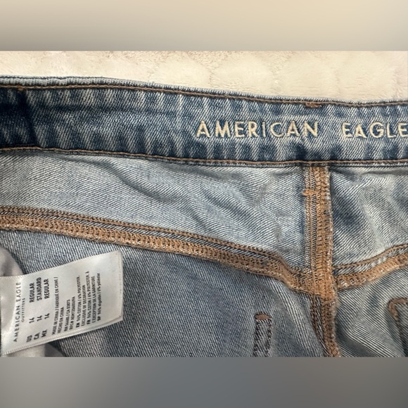 American Eagle Outfitters Light Blue Distressed Mom Jeans Sz 14R - Picture 5 of 9